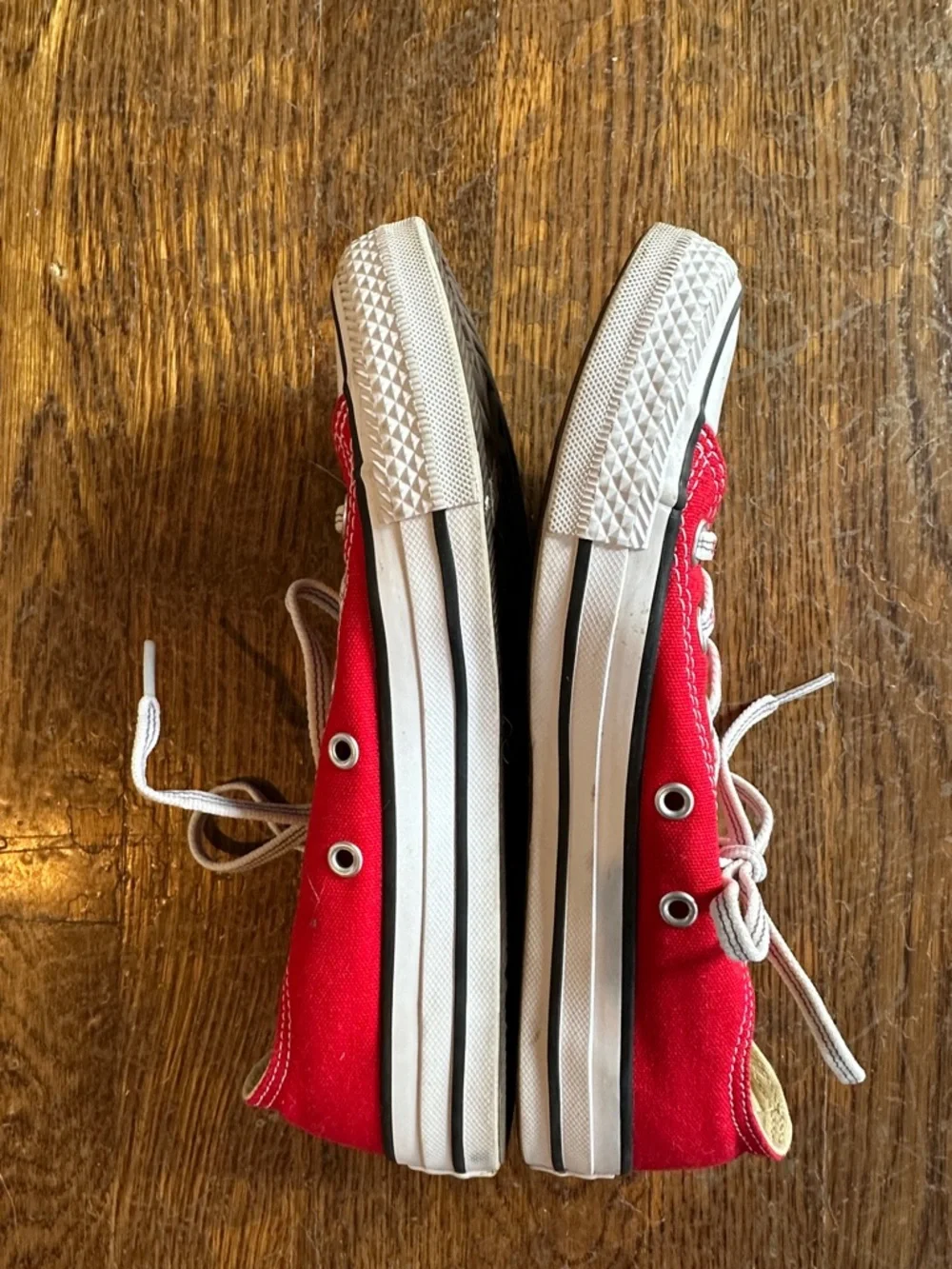 Converse Red Low-Top Canvas Sneakers with White Accents. Unisex - Picture 4 of 12